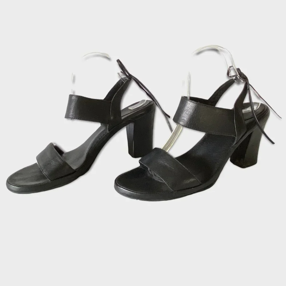 ONO black cushioned‎ insole comfort heels sandals 11 M Cara tie back